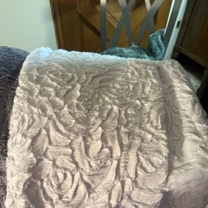 Brand new throw size Demi rose throw blanket 50*60 brand new white